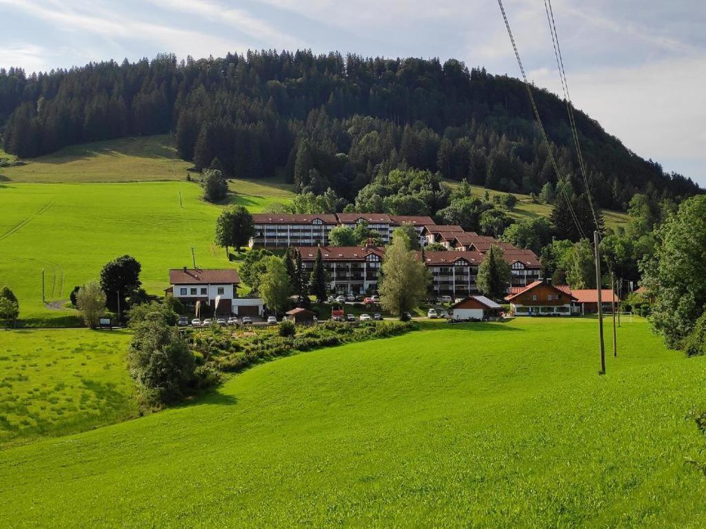 Ferienwohnung Allgaeuglueck Im Ferienpark Oberallgaeu Mit Hallenbad, Sauna, Wlan Мисен-Вилхамс Екстериор снимка